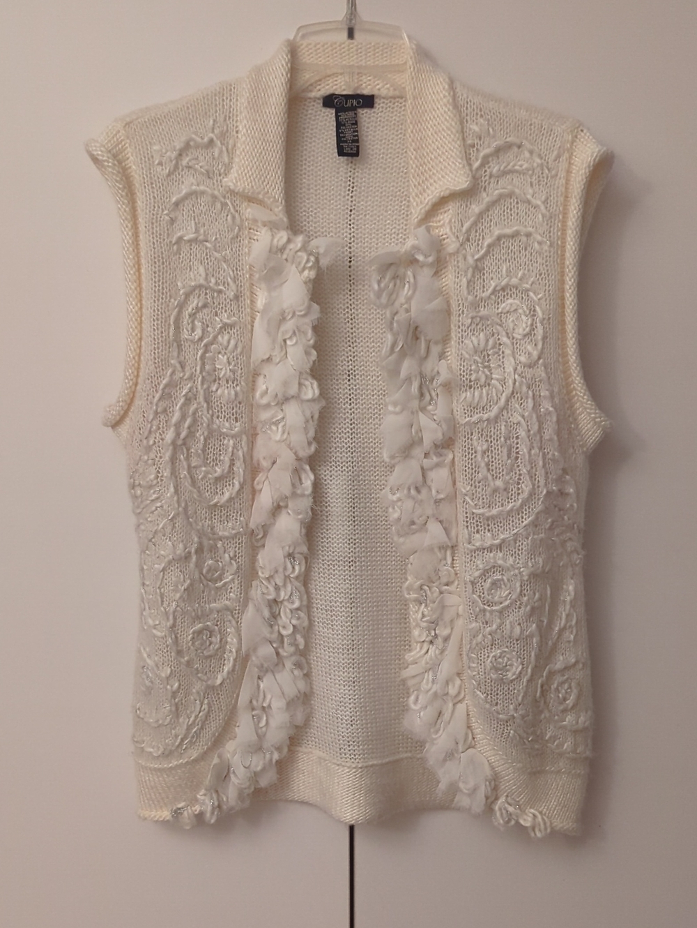 Cupio Cream Sleeveless Open-Front Knit Vest with Floral Appliqué